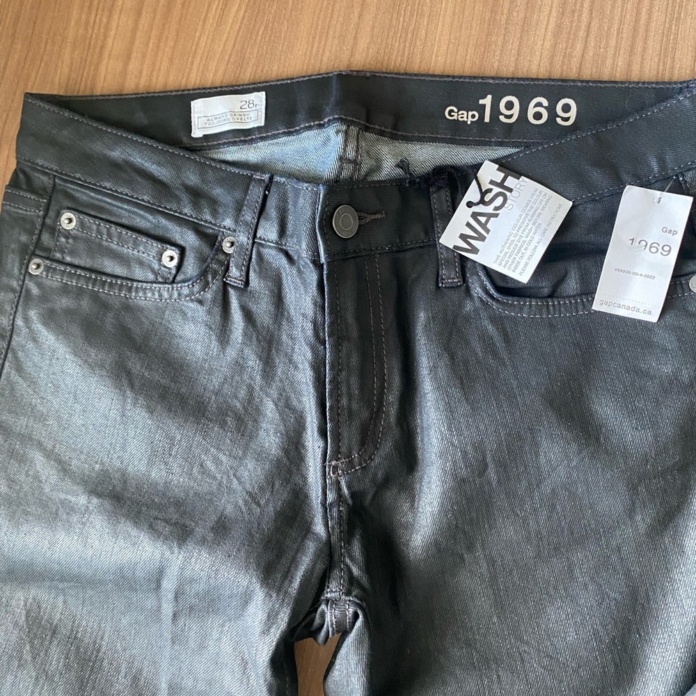 Gap black coated skinny jeans 28 NWT